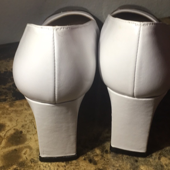 Stuart Weitzman Pumps - Picture 3 of 8